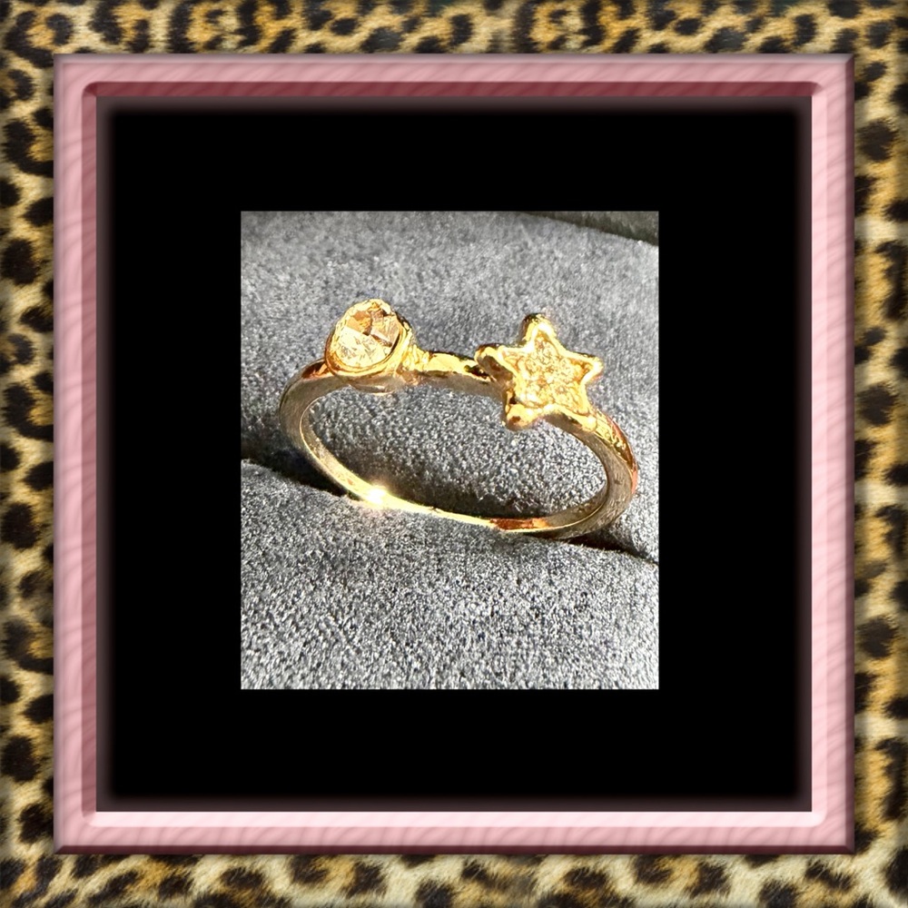 👑✅PRICE FIRM✅ 14kt Gold Plated Star Ring with Clear Rhinestones. NWOT.